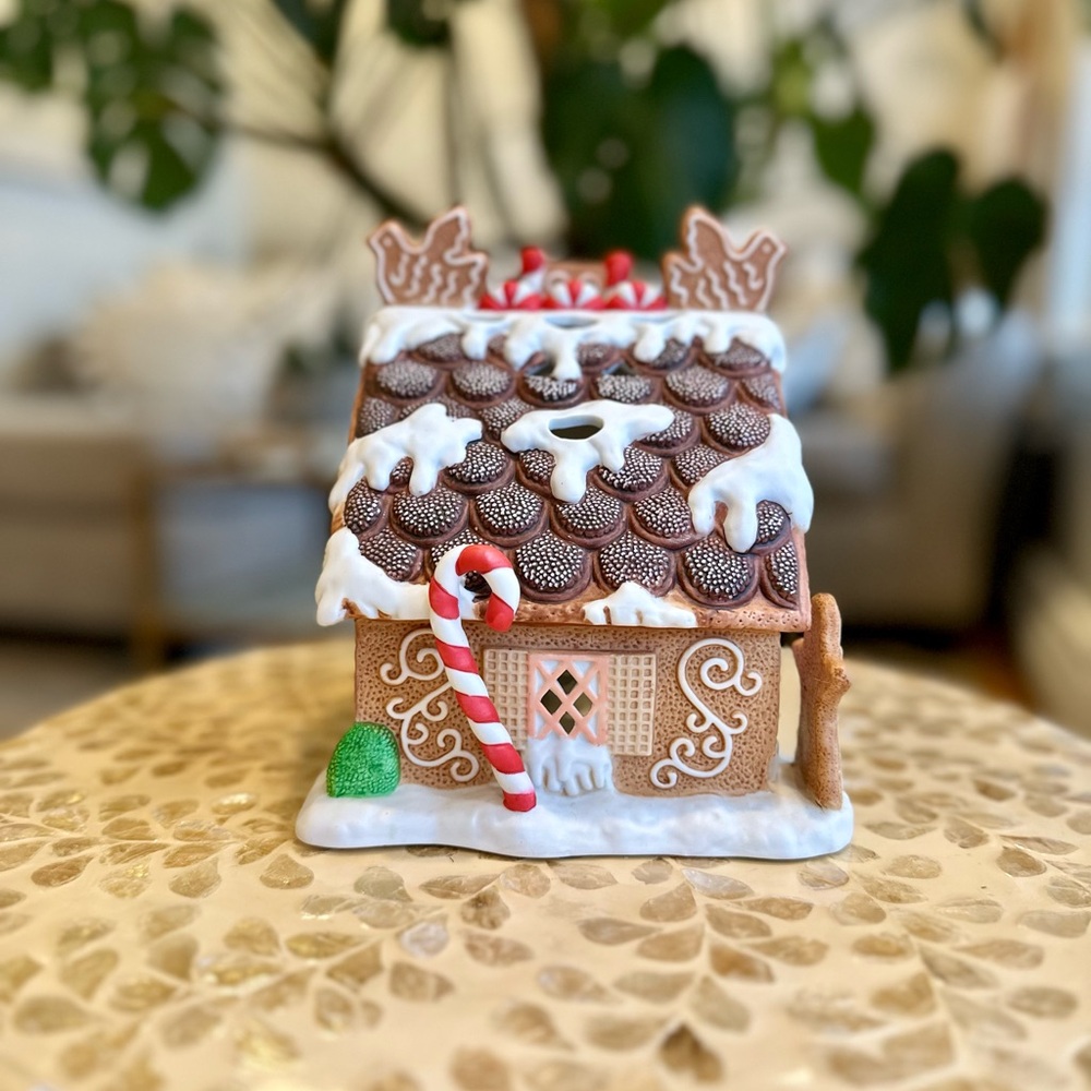 NWT Ceramic Gingerbread Christmas Holiday Tealight House - Picture 13 of 13